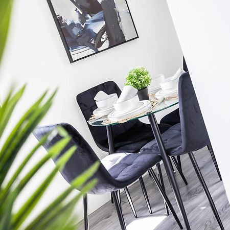 Block Of Apartments In Croydon ,Long Stays , Weekly & Monthly Offers , Contractors , Relocations , Leisure & Family Stays Екстер'єр фото